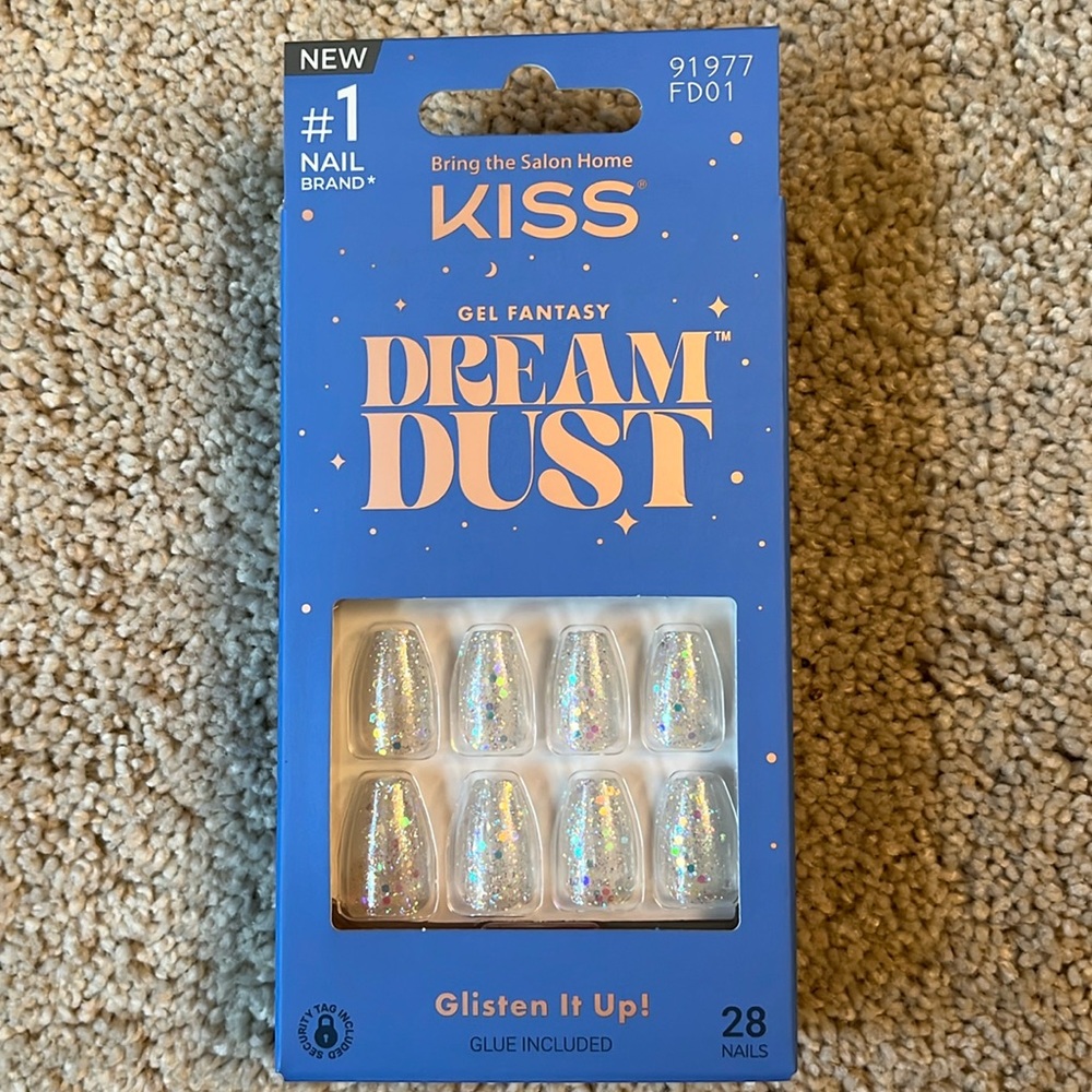 Kiss Dream Dust Nails New Unopened